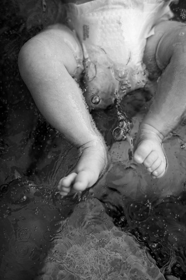 Baby feet in water.